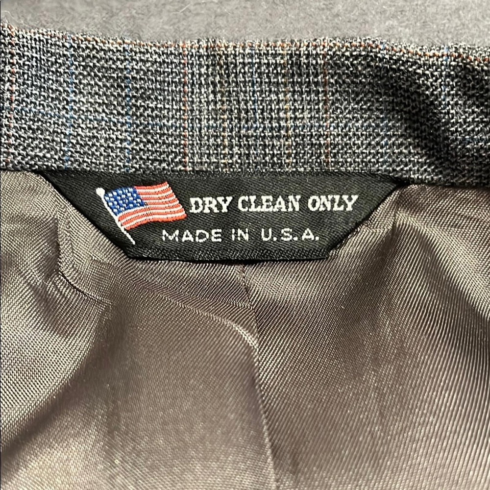 Gray Sport Coat with Notched Lapels and Classic Fit Union Made in the USA - Picture 2 of 6